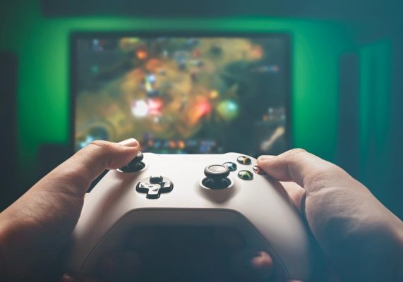 Tay cầm chơi game trên tivi