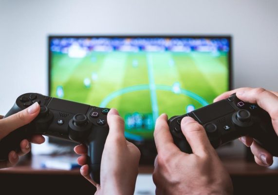 Tay cầm chơi game trên tivi
